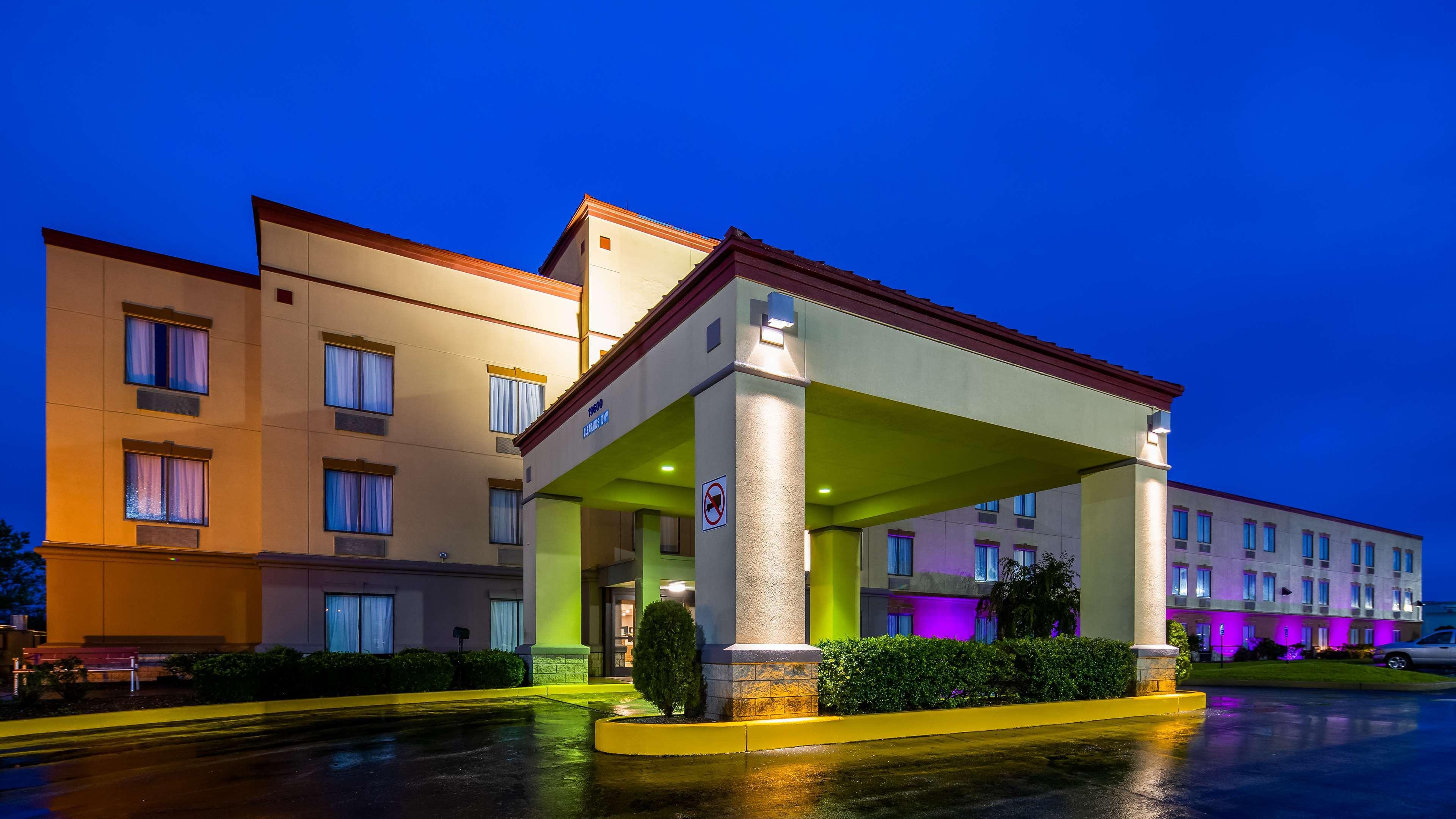 Best Western Plus Boardman Inn & Suites Poland Exterior photo
